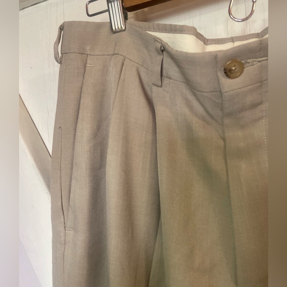 Claiborne mens taupe lightweight men’s pleated dress slacks pants 34 x 34
Guc - Picture 3 of 5